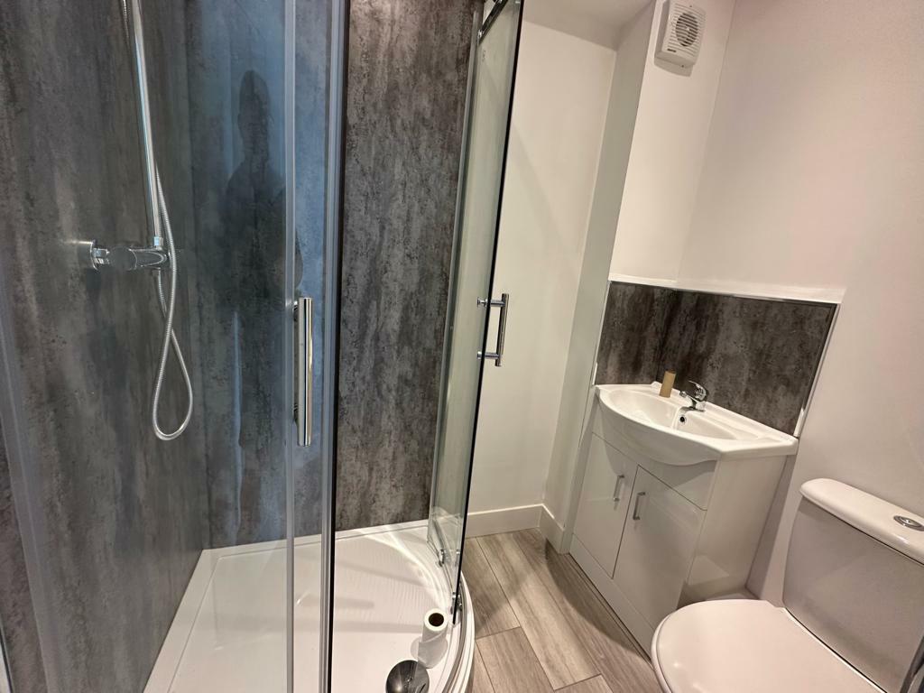 7B 2023 ensuite 5.jpg