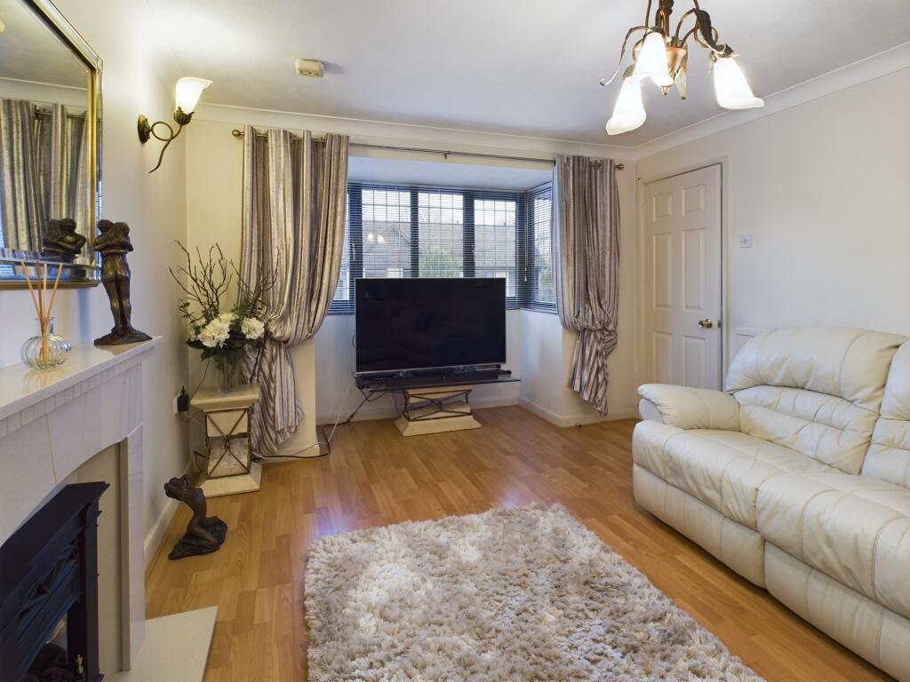 CAM02519G0-PR0203-STILL005