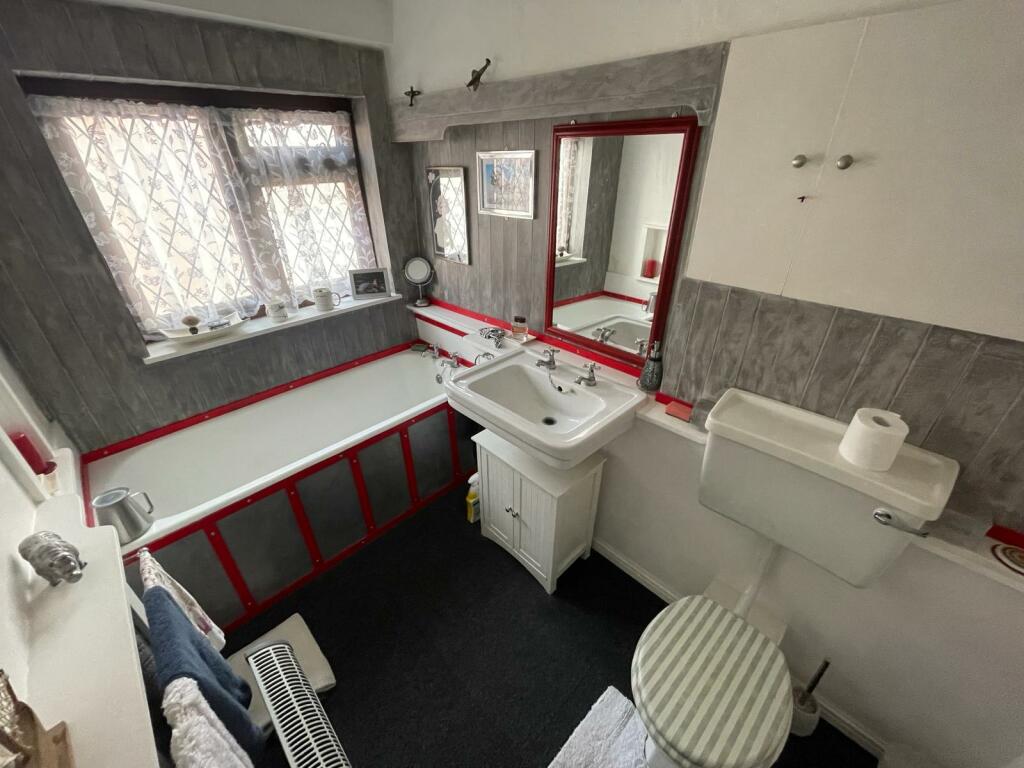 hazlitt house bathroom