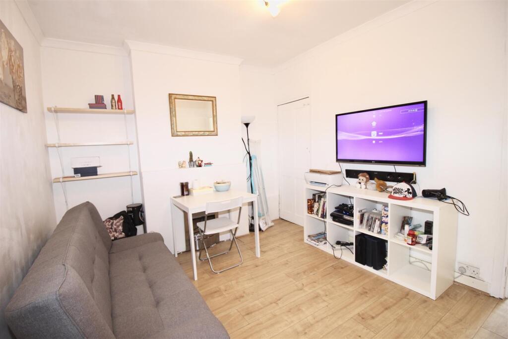 1 Living Room.jpg