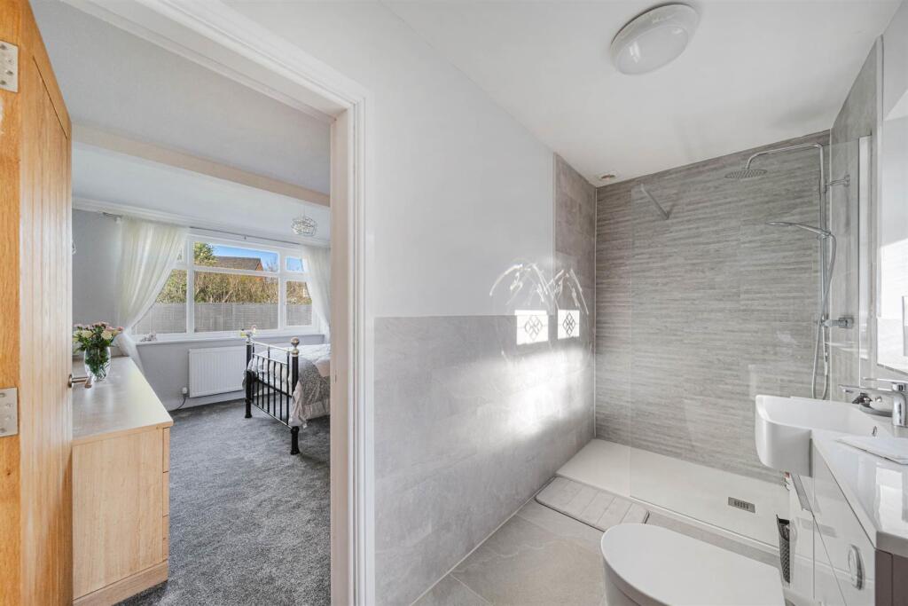 Bed 1 En Suite