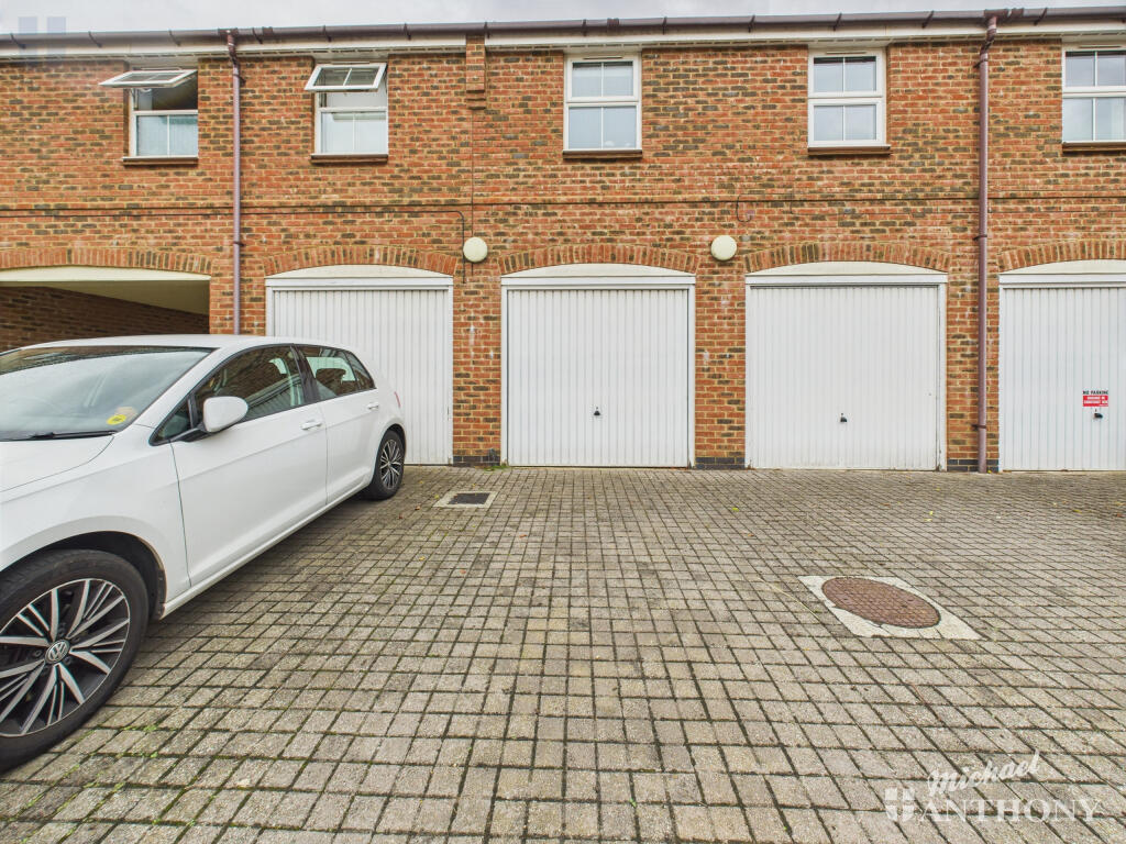 CAM03852G0-PR0376-STILL015