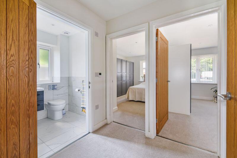 Inner Hallway Leading to Bedrooms 