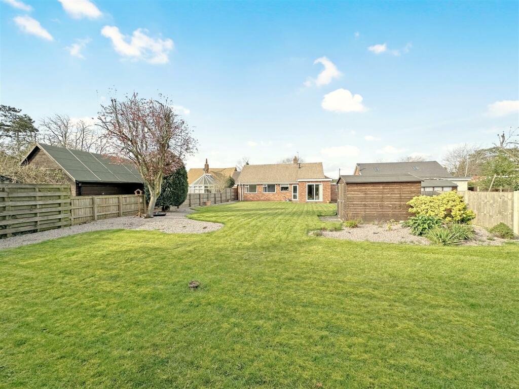 Well-Appointed Garden/Rear Aspect 966