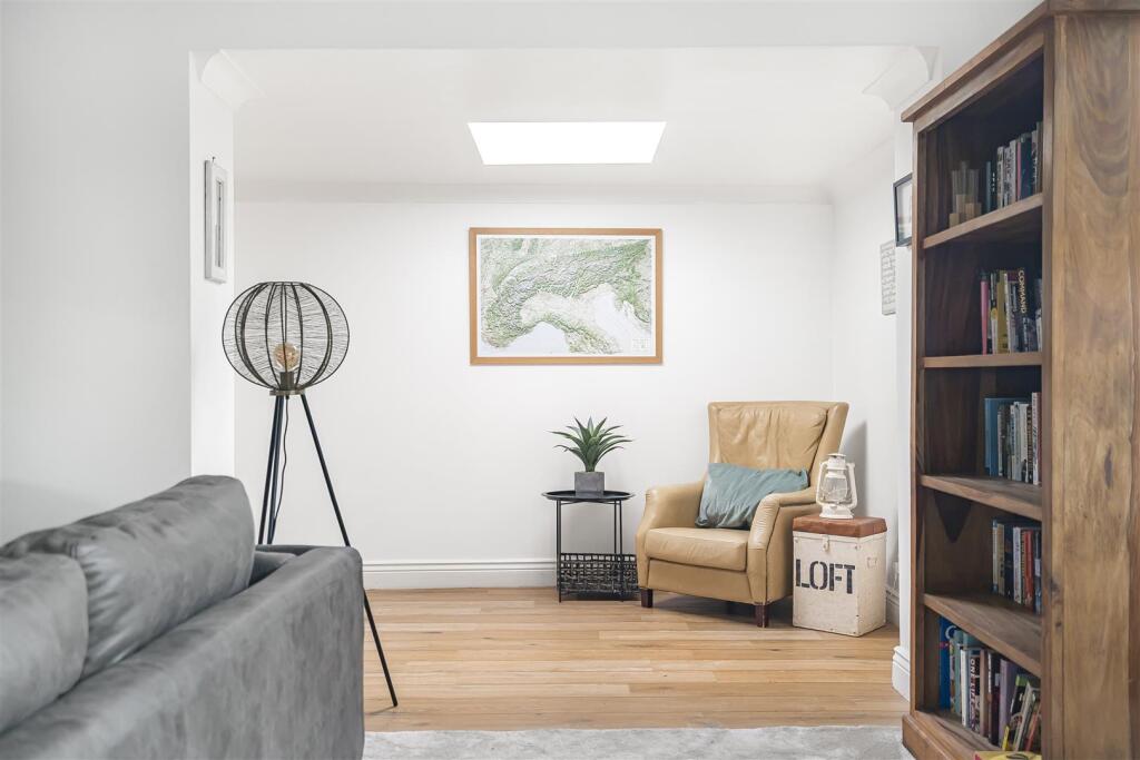 Sitting room 2.JPG