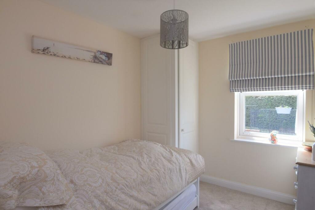 4 Badgers Court Bedroom 2.jpg