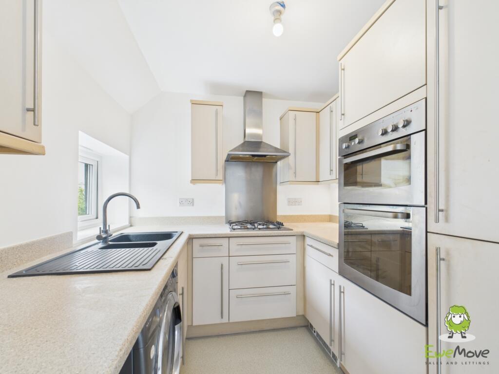 EweMove Estate Agents Basingstoke - Sinclair Drive