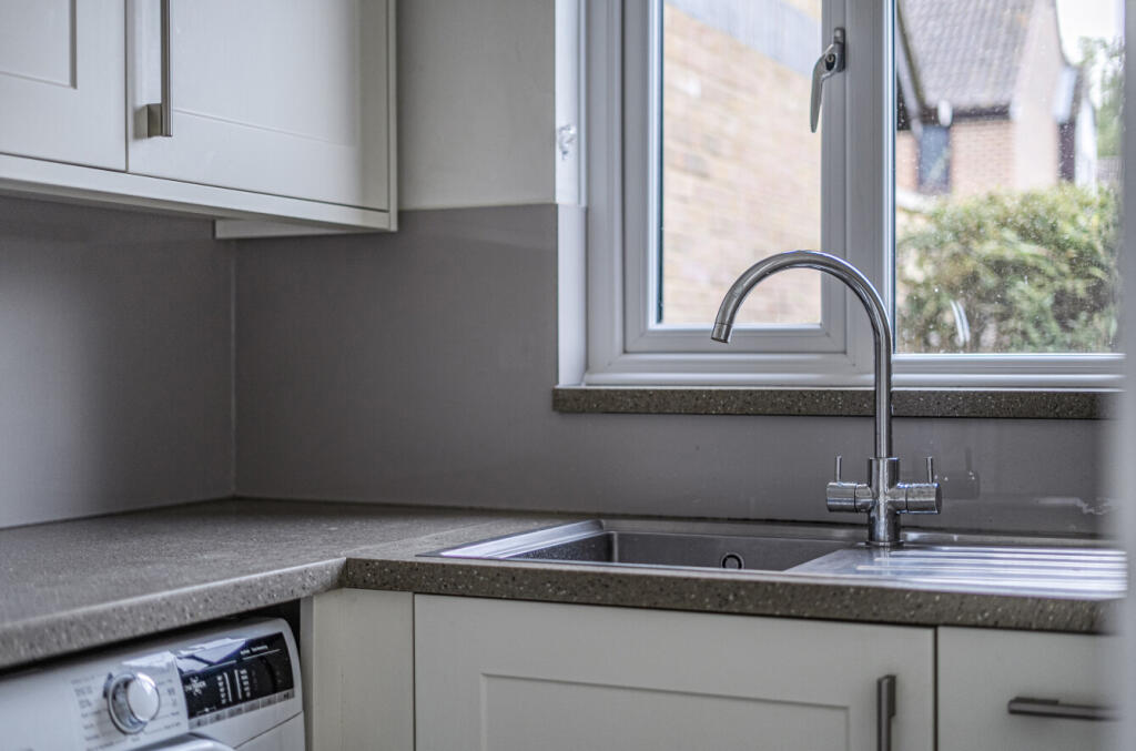 1374115-23-6903b3...