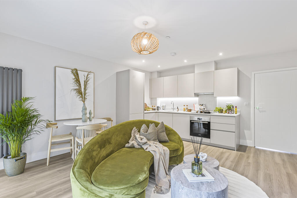 E13 show home