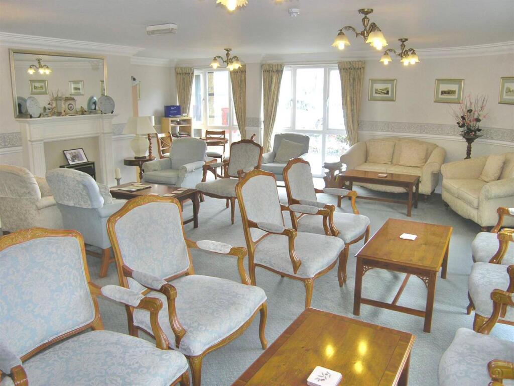 Main Reception &amp; Residents Lounge