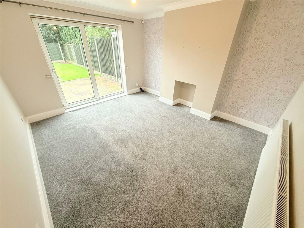 SEPARATE DINING ROOM