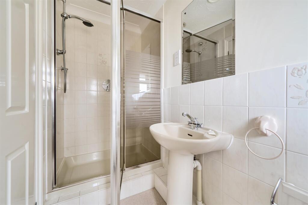 En Suite Shower Room: