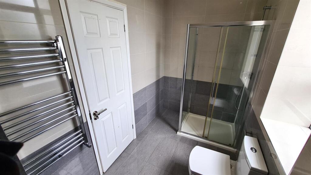 En-suite 1.jpg