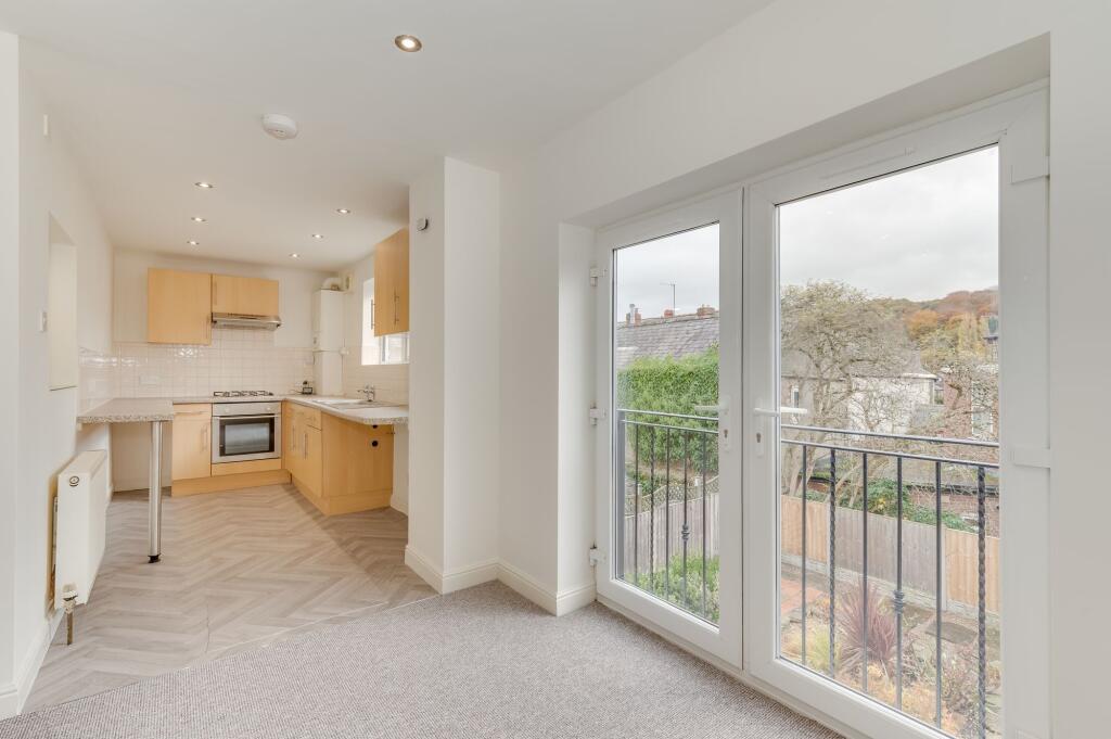 KITCHEN AND DINER/LOUNGE