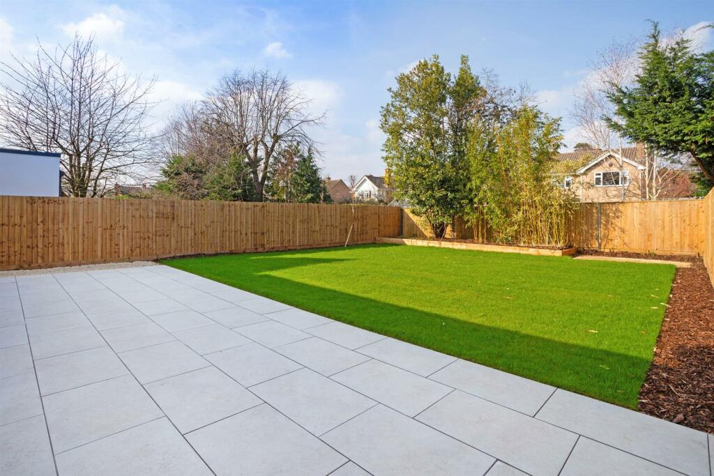 66419_11 Walnut Close Cheltenham (10)_low.jpg
