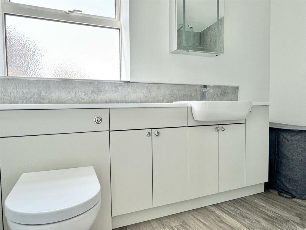 Showerroom.jpg