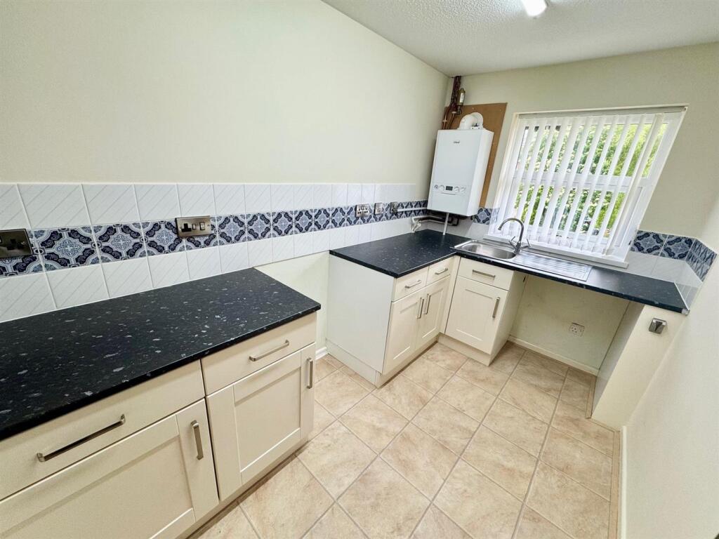 kitchen 2.jpg