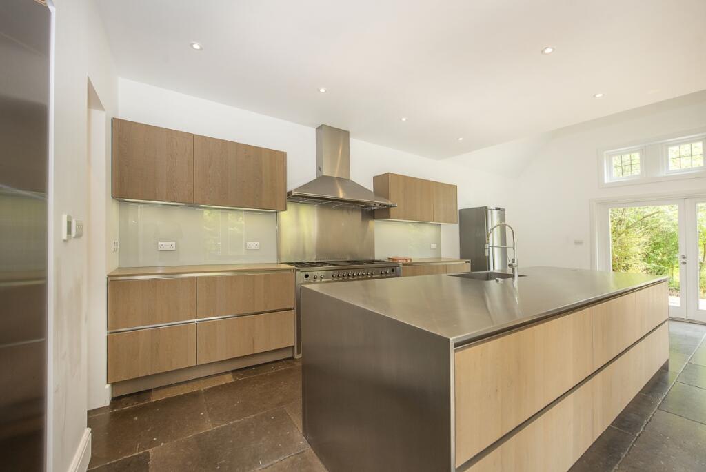 the-coach-house-c...