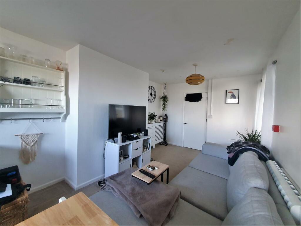 Flat 1, Lounge