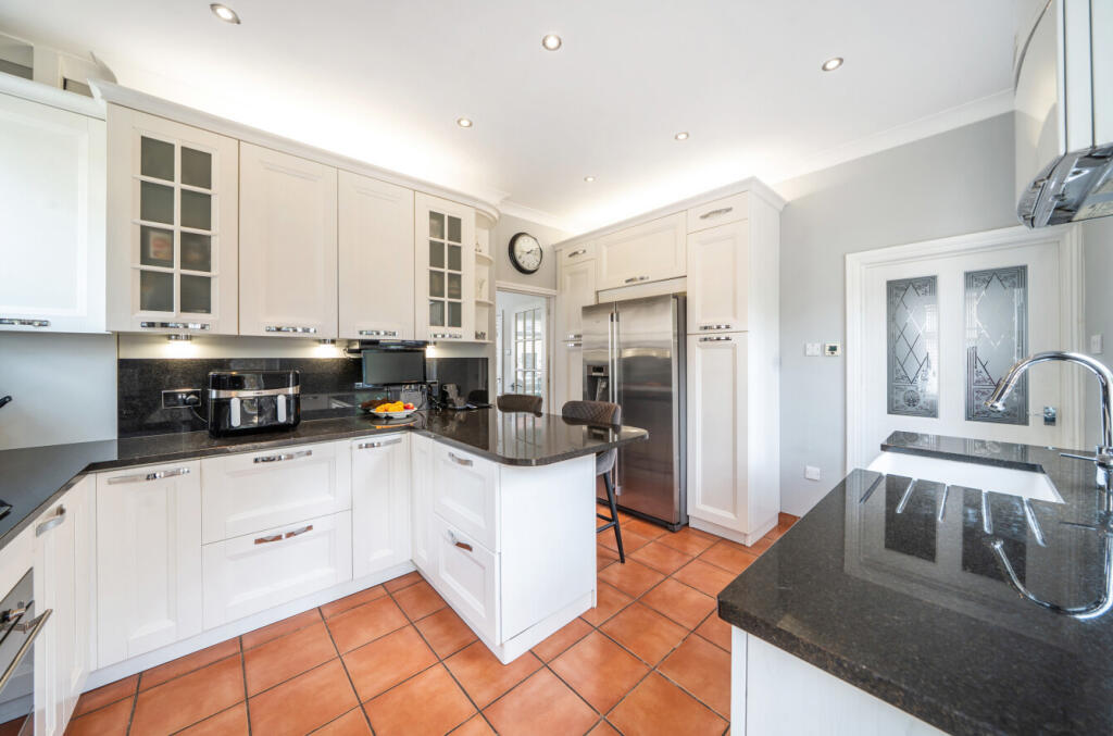 1318985-7-687663b...