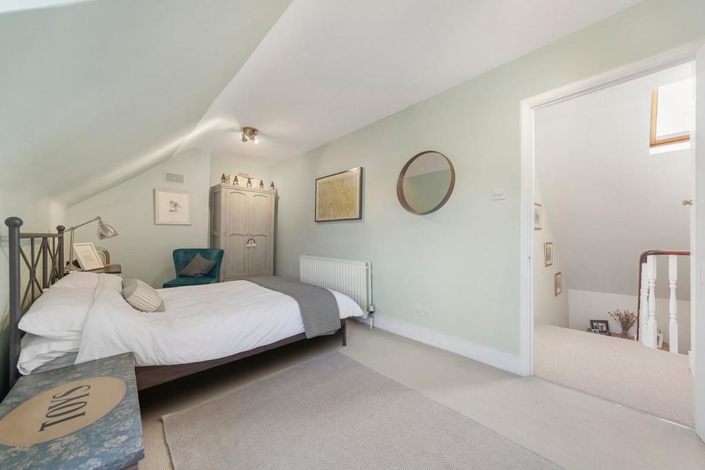 Bedroom (3).jpg