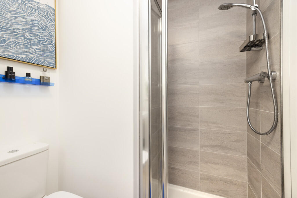 En Suite Shower Room - 2 Florence McNeill Lane
