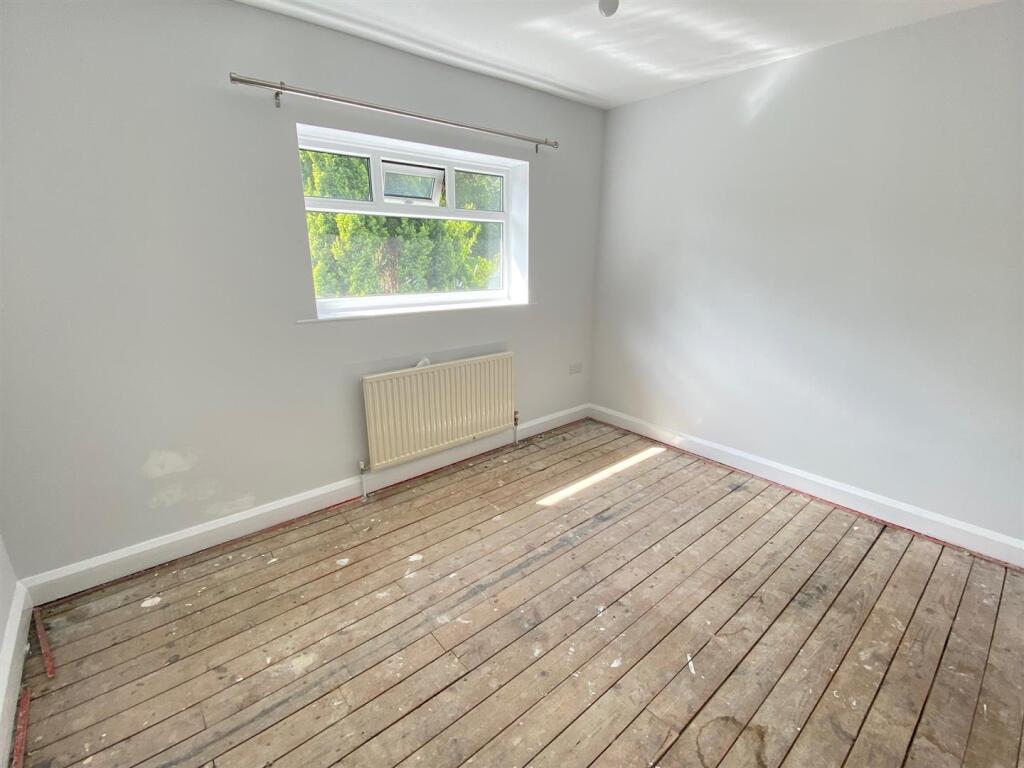 bedroom rear.jpg