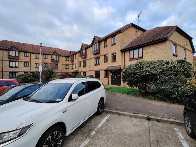 Modern 2-Bedroom Flat for Rent in Dagenham ¿ Pe