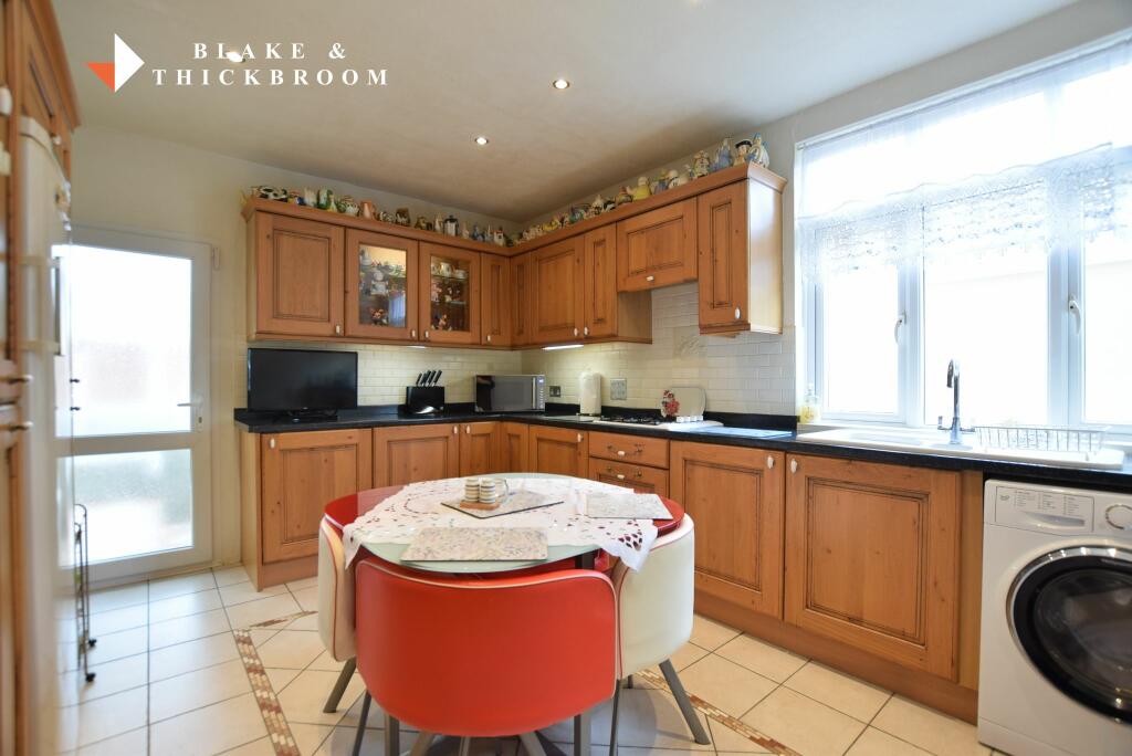 KITCHEN BREAKFAST ROOM