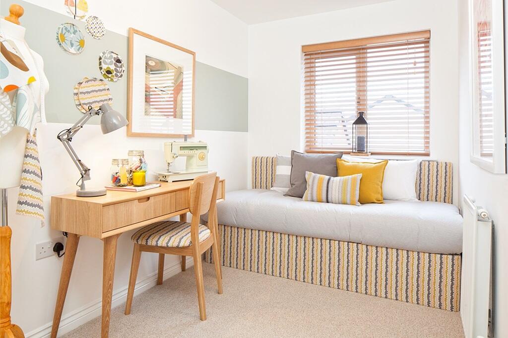 Ideal bedroom for young children or as a home office