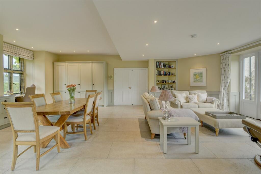 Kitchen/Living Area