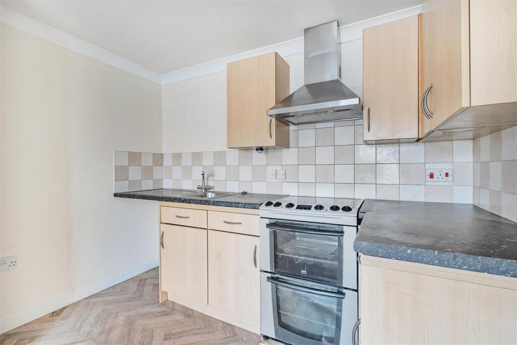 1300046-21-682deea22c740-ARW1300046-21-682deea22c7