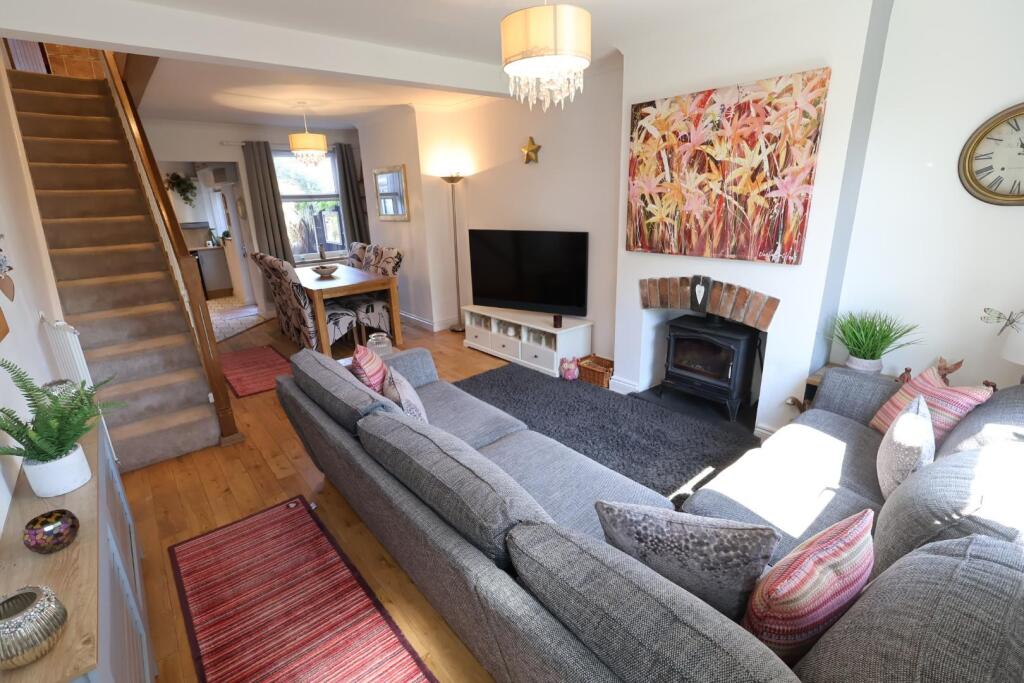 LIVING ROOM/DINING ROOM