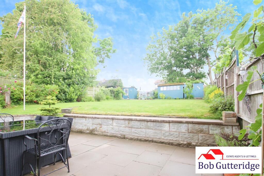 ENCLOSED REAR GARDEN