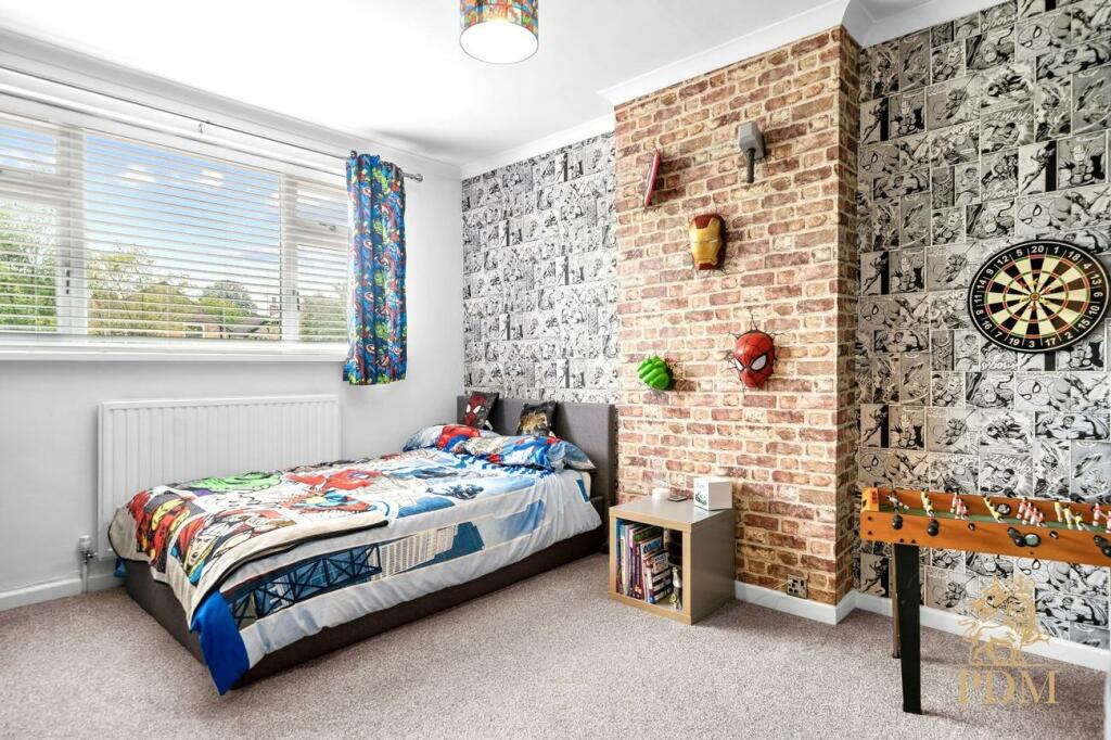 33 Russell Crescent Wollaton Nottingham NG8 2BQ