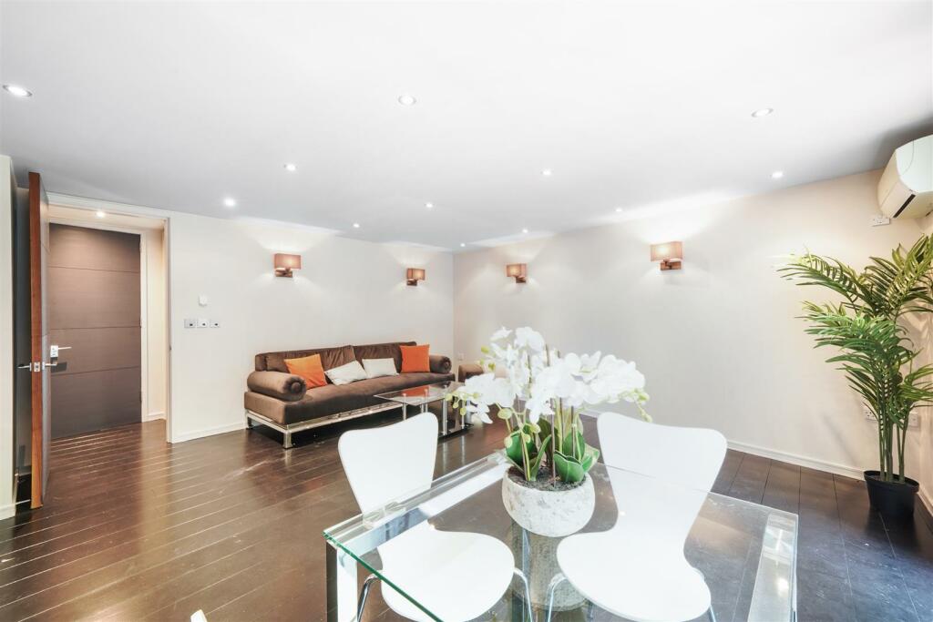 Flat 9, All Souls - metMxSE4AkDhurtTq1ri.jpg