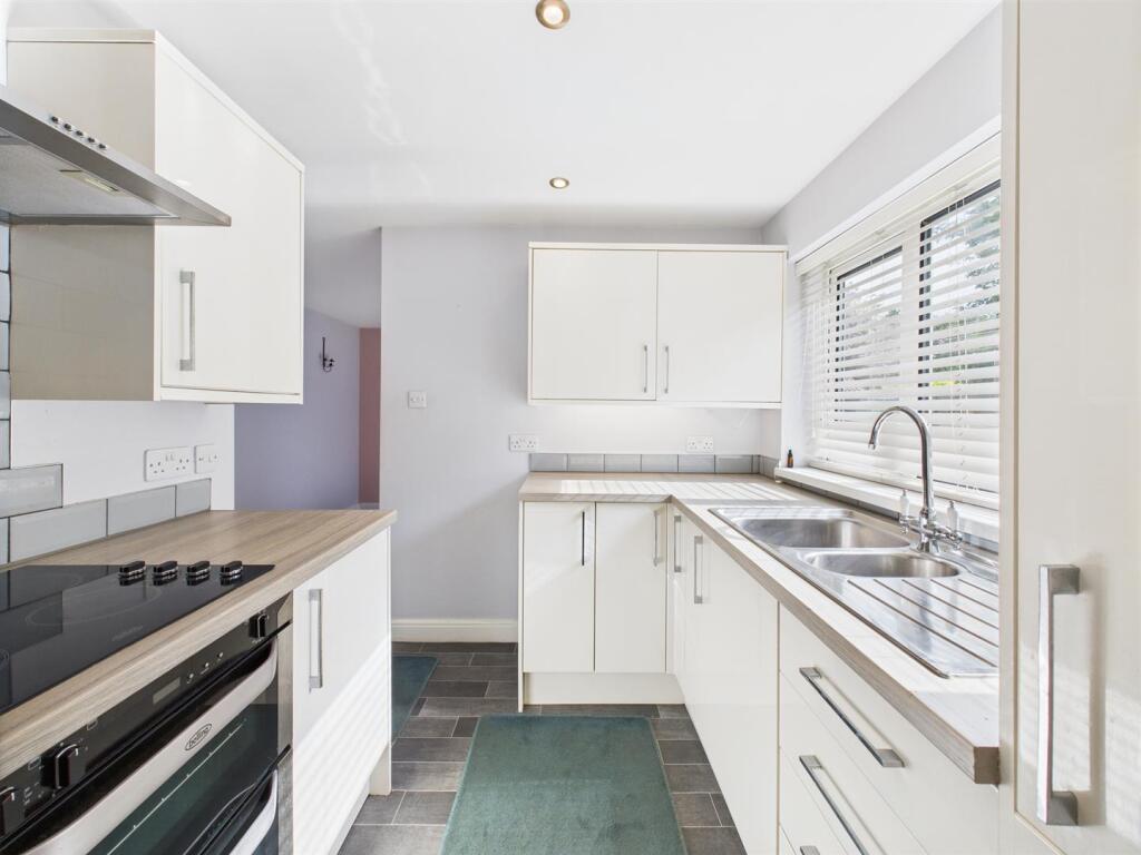 Kitchen: