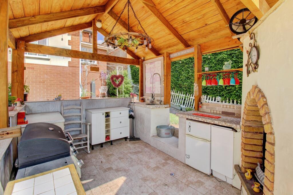 32 - Outdoor Kitchen