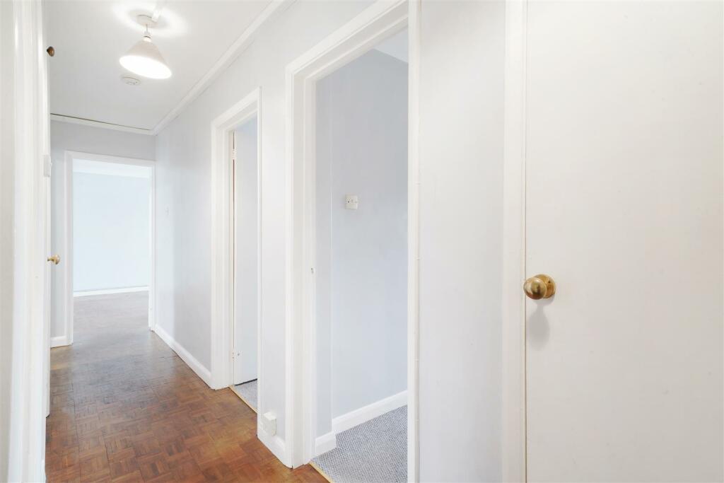 5 Cambridge Court, Harrowdene Road - DiYDoxwTn13D9