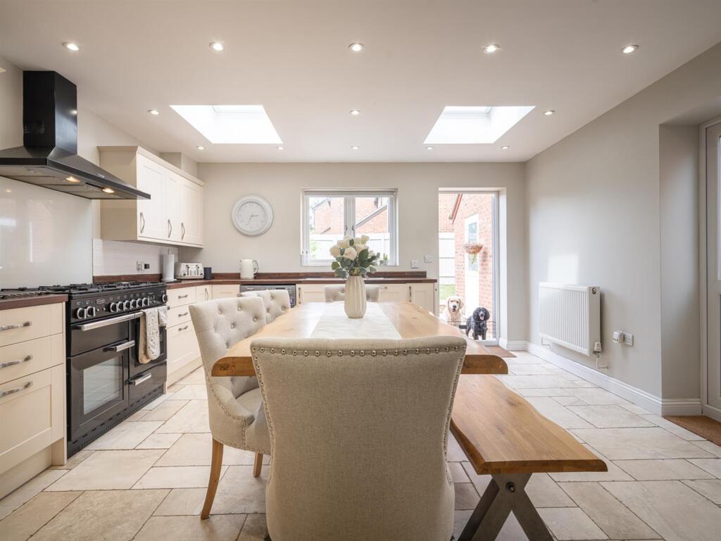 26 Balmoral Close-25.jpg