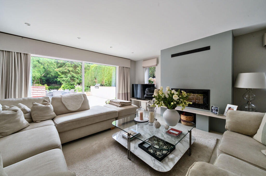 1296858-26-682dc3...