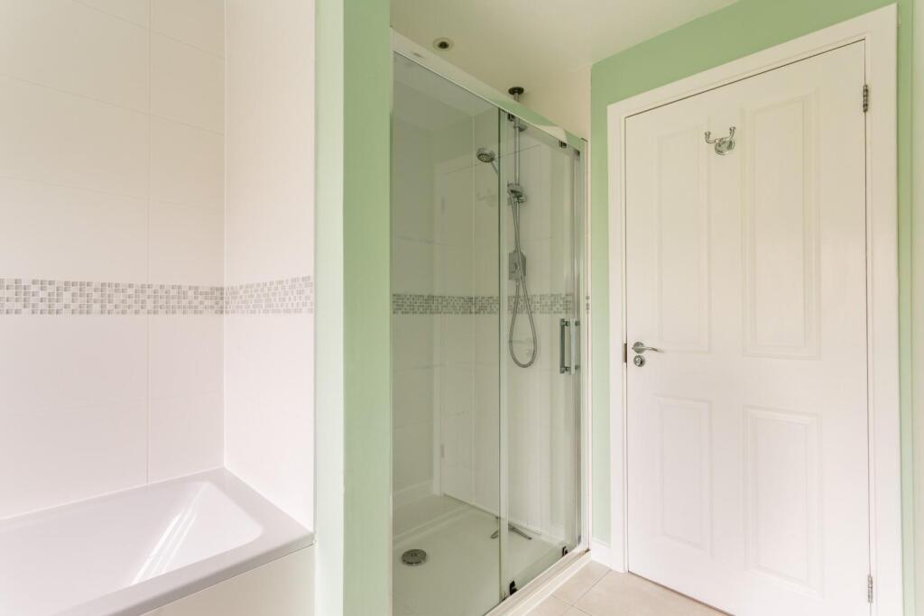 Charlwood Drive-22.jpg