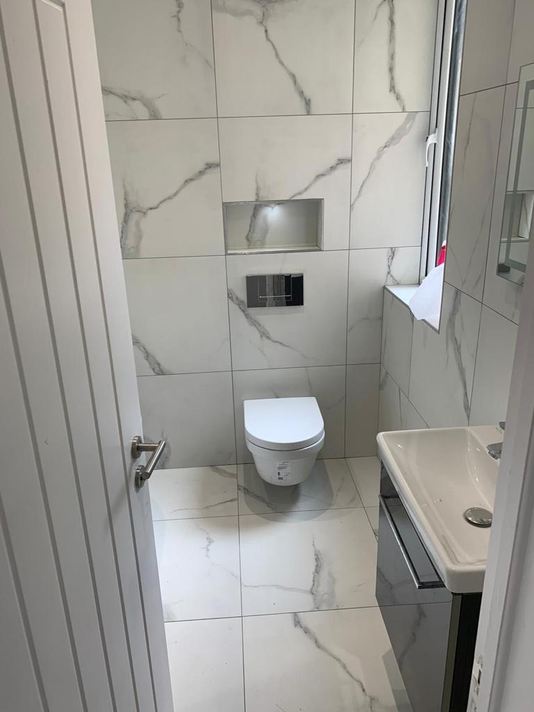 family bathroom.jpg