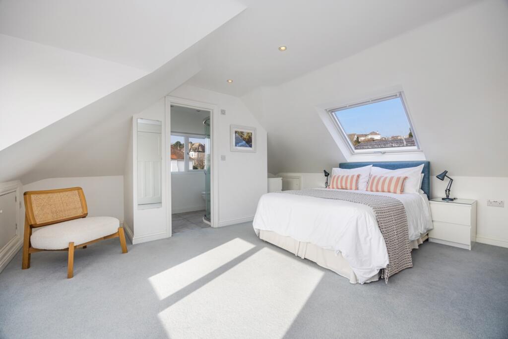 A37 - 20 Laura Grove Paignton - 250305