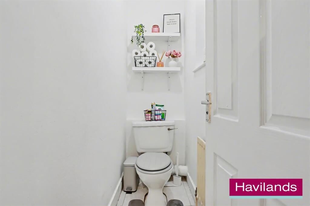 Cowper Gardens N14 4NP-3.jpg