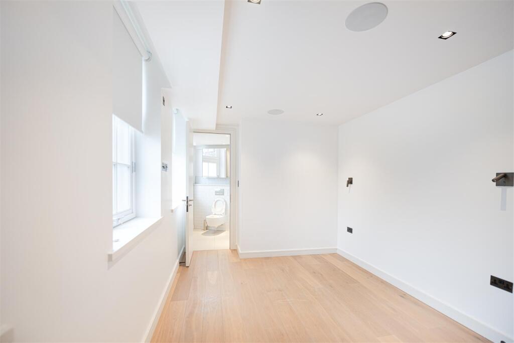 Bedroom 1              .jpg