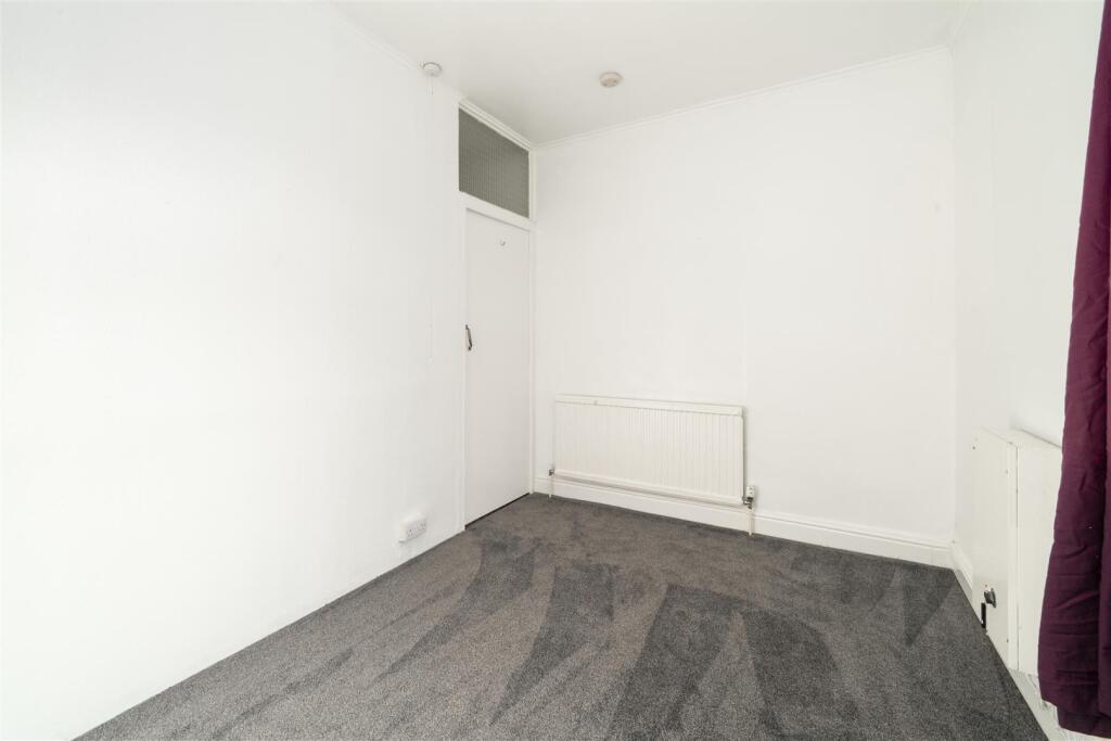 Bedroom1-3.jpg