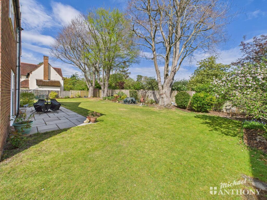 CAM02773G0-PR0281-STILL024