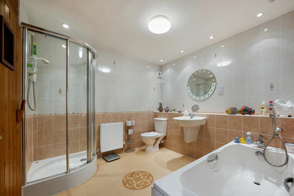 The family bathroom is 4-piece