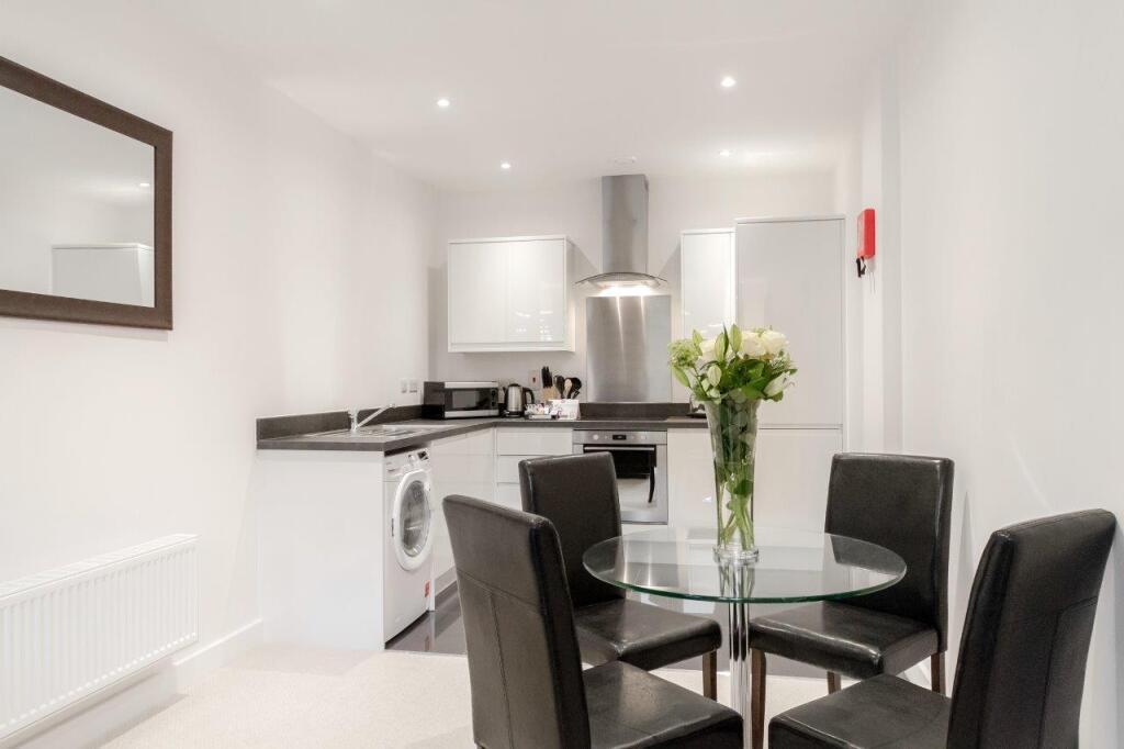 5 Kitchen (2).jpg